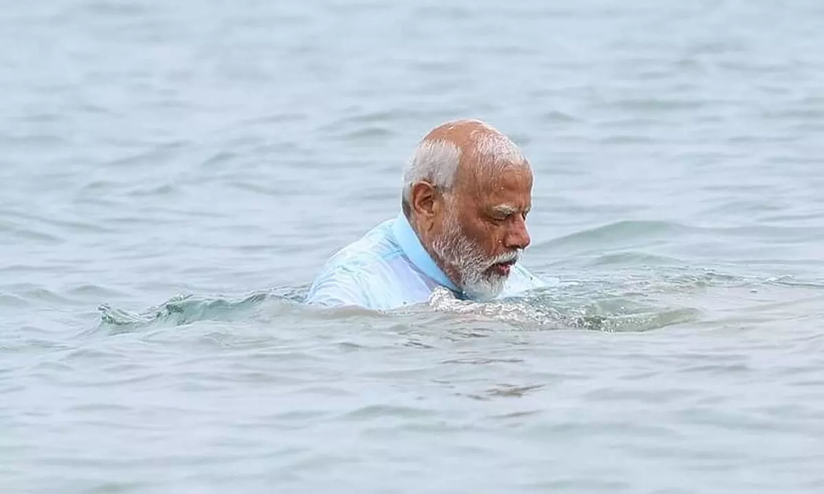 PM Modi takes Holy Dip In Rameswaram