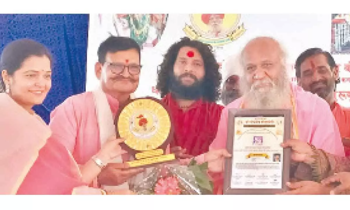 Krishna Naik gets ‘Gor Banjara Ratna’ award