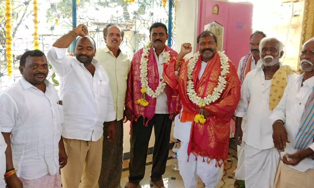 BJP leader Machanur Subbarayadu was honoured in Gopireddy village