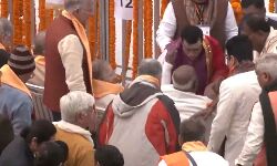 Former Prime minister Haradanahalli Doddegowda Deve Gowda arrived at Aydhoya to be part of the ceremony, he is being taken by volunteers Former Prime minister Haradanahalli Doddegowda Deve Gowda arrived at Aydhoya to be part of the ceremony, he is being taken by volunteers
