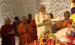 PM Modi offered  Harati  to lord Rama idol while performing special puja