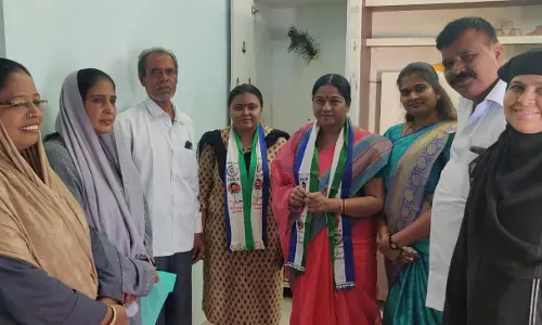 Hindupur YSRCP incharge Deepika participates in Gadapa Gadapaku Mana Prabhutvam