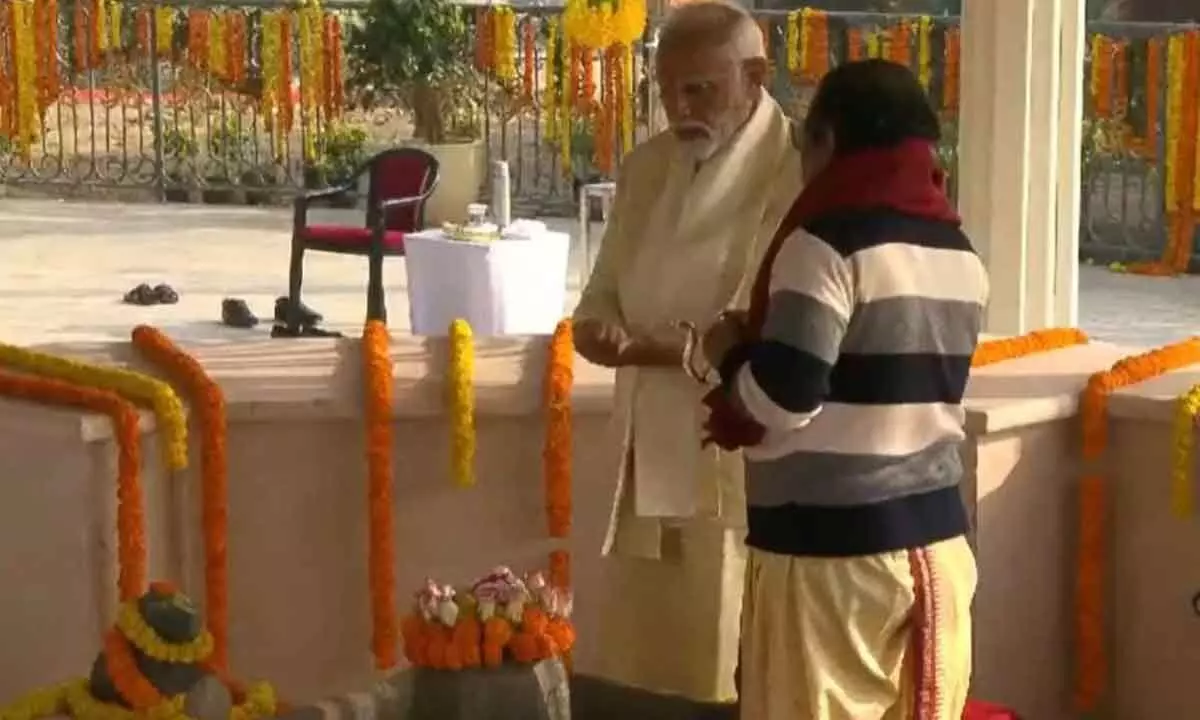 PM offers prayers at Kuber Tila Shiva temple