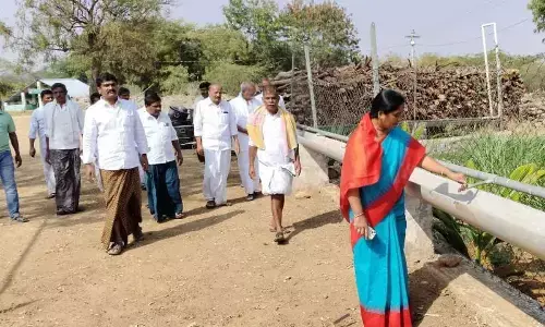 Paritala Sunitha assures support to a woman