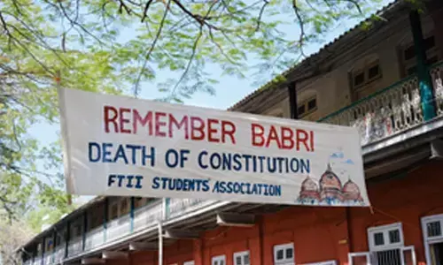 Clashes erupt between Pune FTII students, Right-wingers over Babri banner