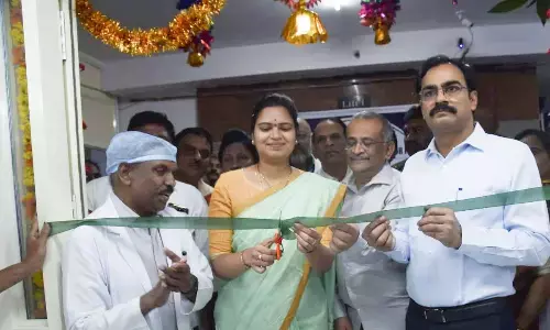 Minister Vidadala Rajini and district Collector M Venugopal Reddy inaugurating the ICU at the GGH-Guntur on Tuesday