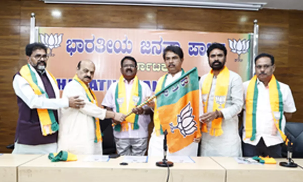 Cong chief Kharge’s aide joins BJP in K’taka