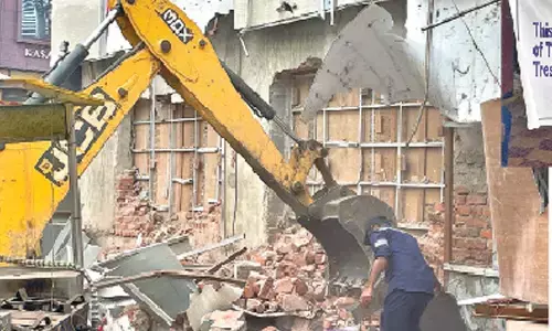 GWMC cracks whip on illegal structures