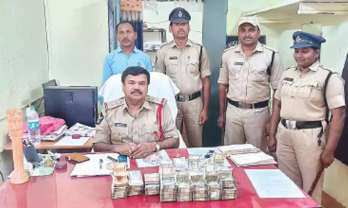 Railway police seize Rs 30.5 lakh from passengers