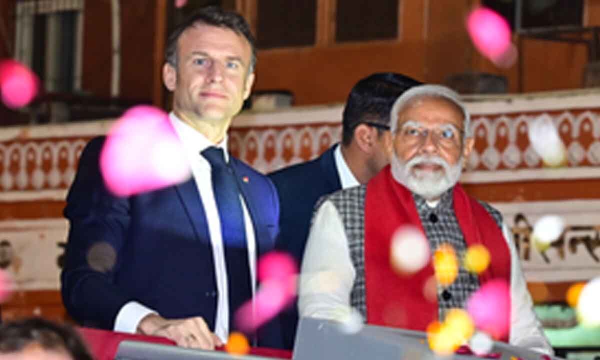 Modi-Macron hold roadshow, visit heritage sites in Jaipur