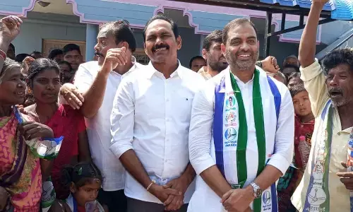 55 families of TDP joins YSRCP in Kadiri