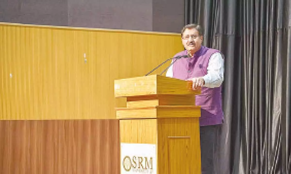 Dr Girish Sahni addressing students at 17th University Distinguished Lecture at SRM-AP in Neerukonda of Guntur district on Thursday