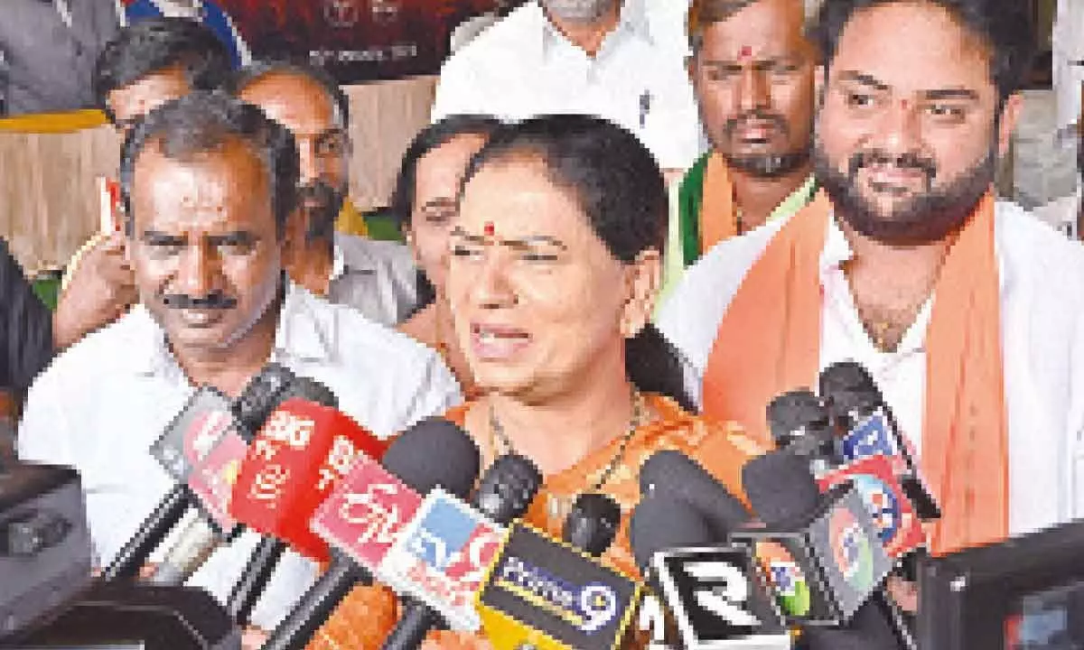DK Aruna counters Vamshi’s allegation as cheap politics