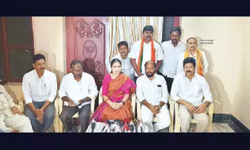 Union Minister Bharati Pravin Pawar addressing the media at the BJP office in Guntur on Thursday