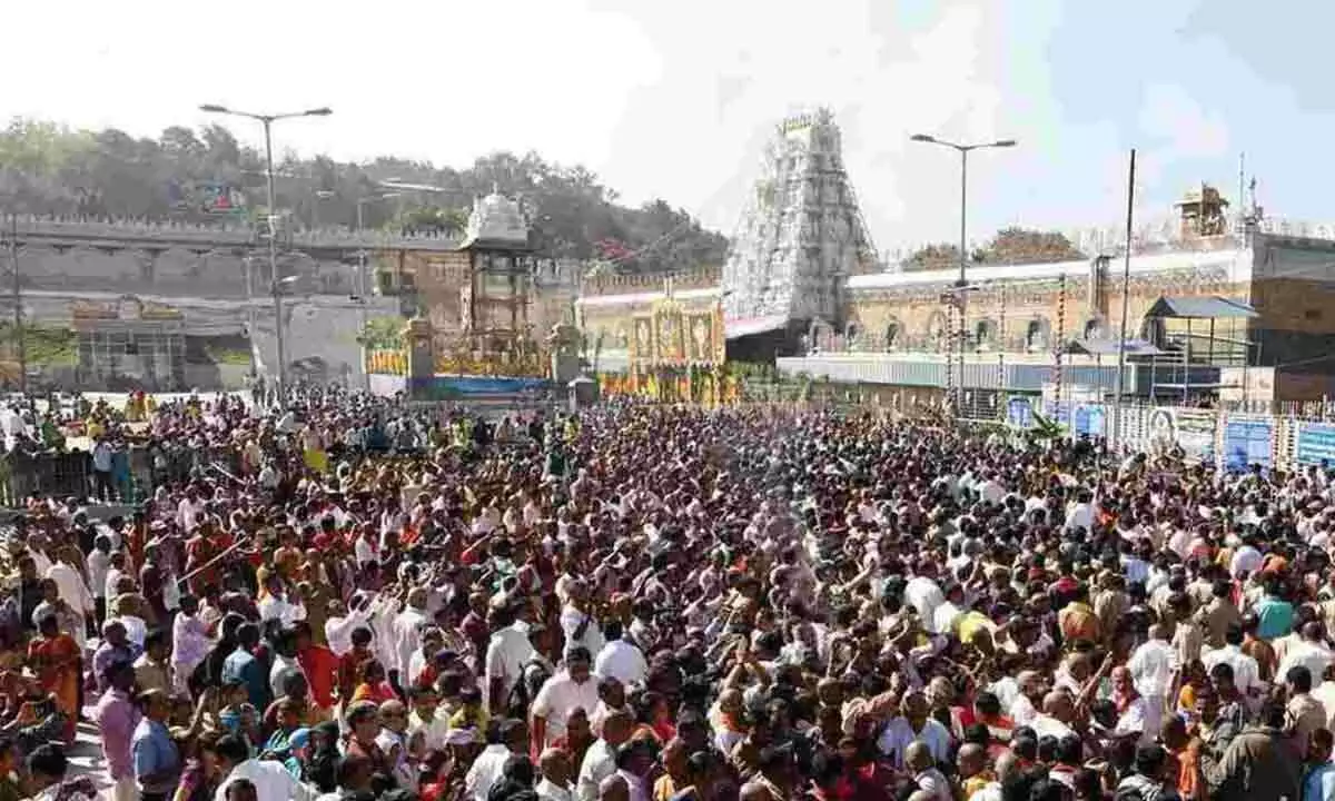 Devotees rush increases at Tirumala amid weekend, to take 18 hours