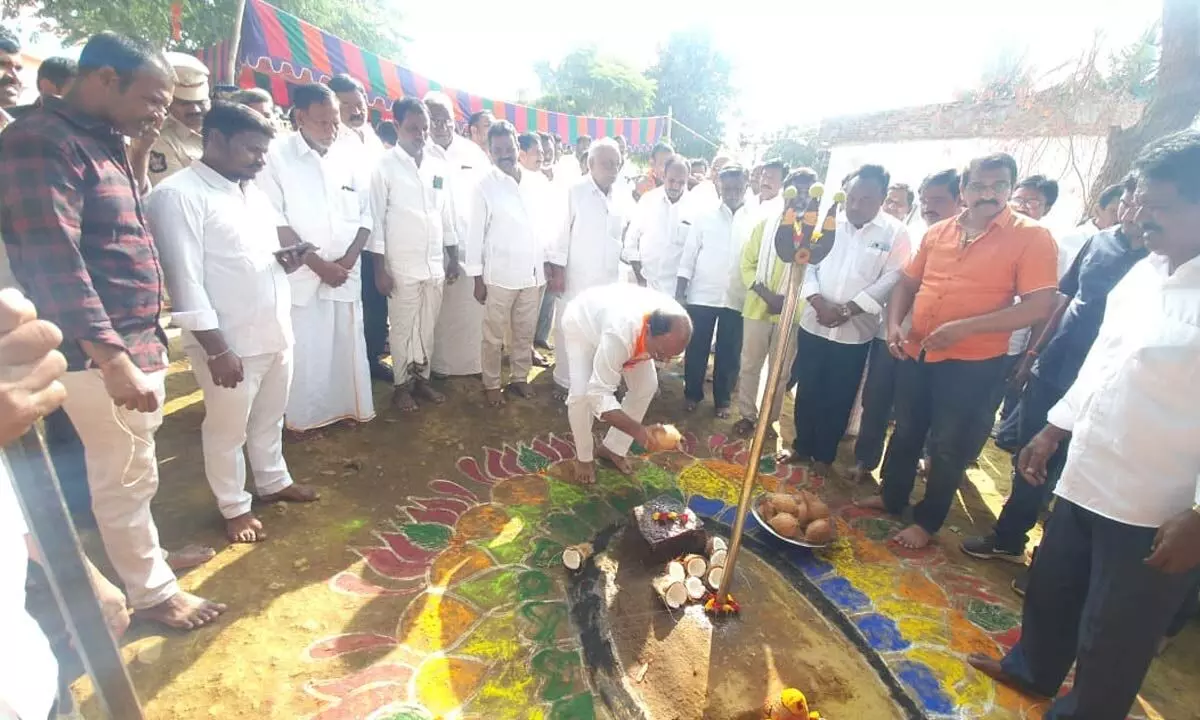 Meda Venkata Mallikarjun Reddy participates in Bhoomi Puja of temple in Shikarupalem Panchayat