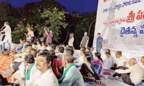 Trade union leaders want Pawan to contest in Gajuwaka