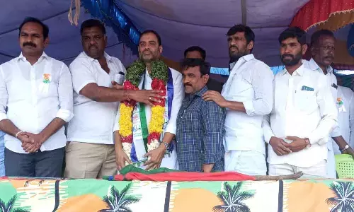 YSRCP Kadiri in-charge Maqbool starts bullock cart competition