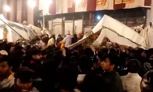 1 Dead, 17 Injured After Stage Collapsed At Jagrata In Delhis Kalkaji Mandir