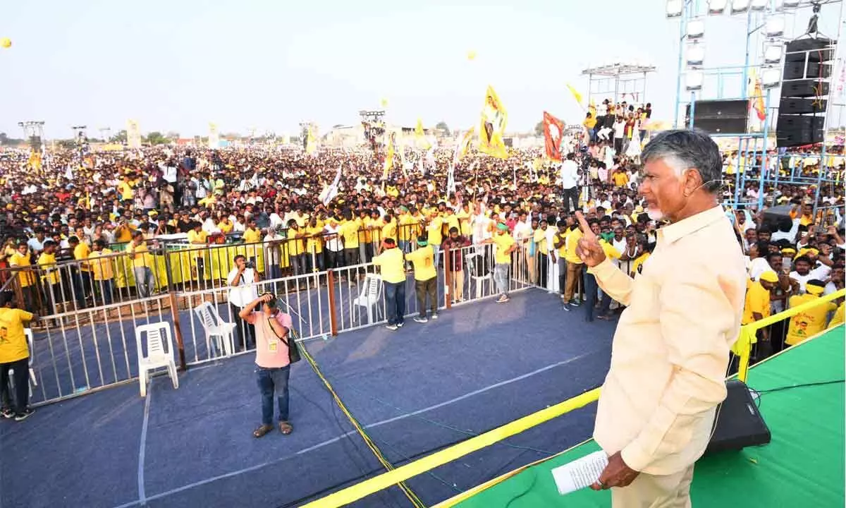 TDP national president N Chandrababu Naidu addressing ‘Raa-Kadaliraa’ public meeting in Pattikonda in Kurnool district on Sunday