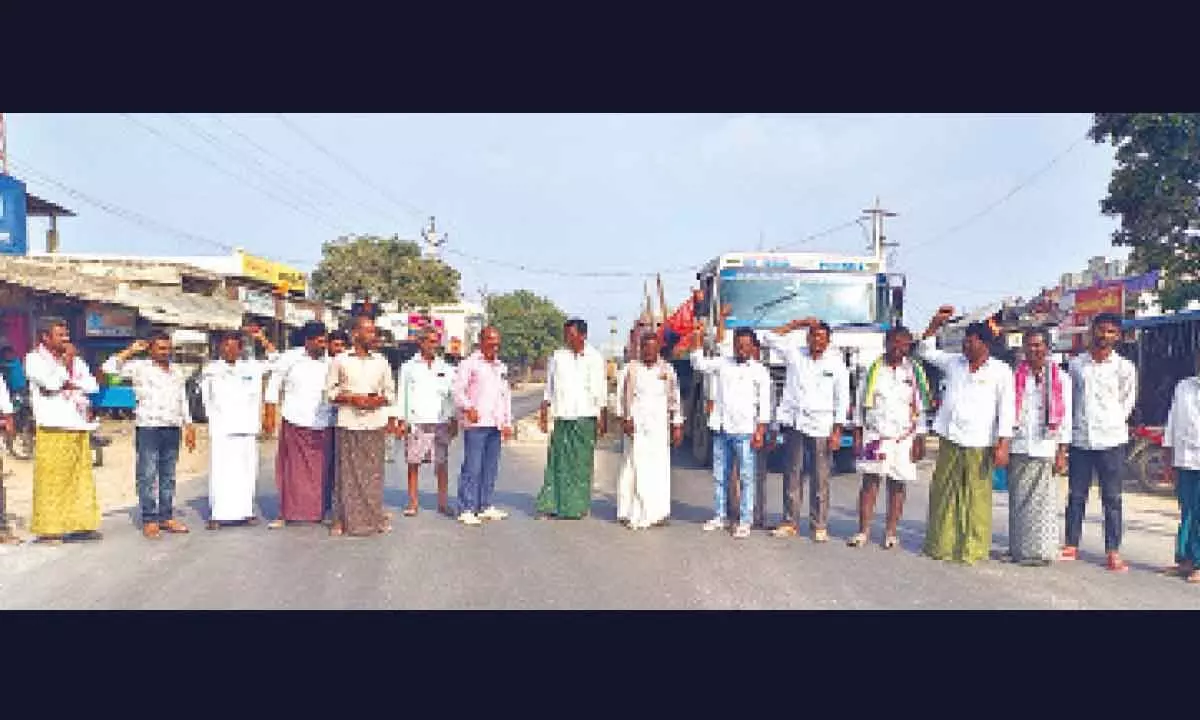 Contractors of water tankers staging a protest on NH 765 near Kunta in Peddaraveedu mandal on Sunday