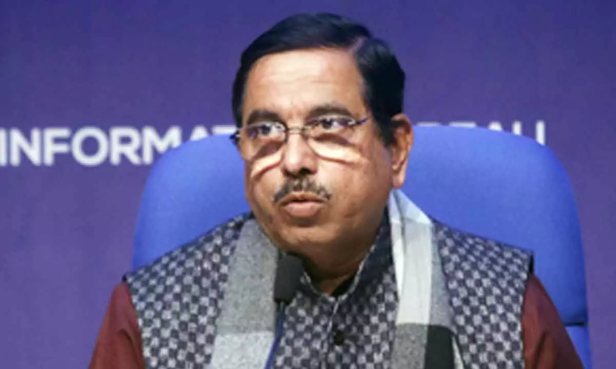 Pralhad Joshi slams K’taka CM on reference to President Murmu in singular
