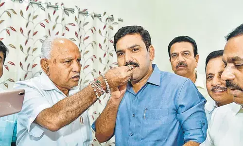 BSY embarking on tour to strengthen Vijayendra