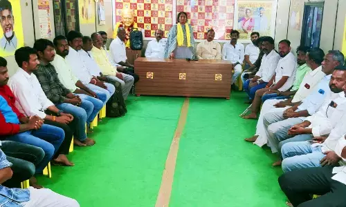 TDP leader Savithamma criticises YSRCP in Penukonda