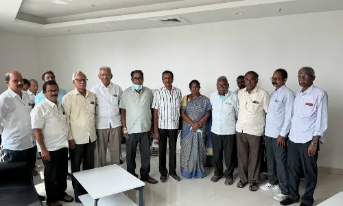 Khammam: CPM leaders visit Tammineni in hospital