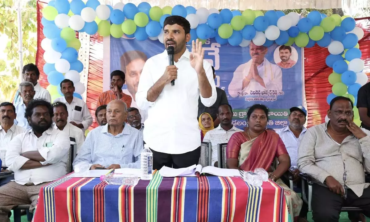 Chevireddy Mohit Reddy participates in Why AP Needs Jagan in Damala Cheruvu panchayat