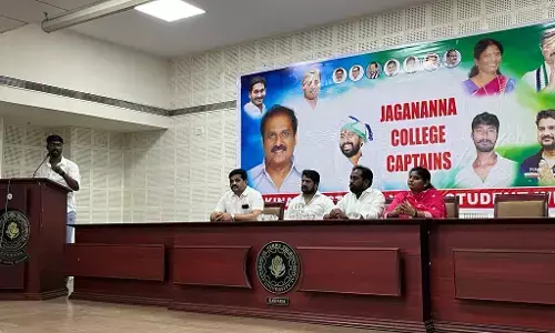 YSRCP state student wing Chaitanya extends support to YS Jagan