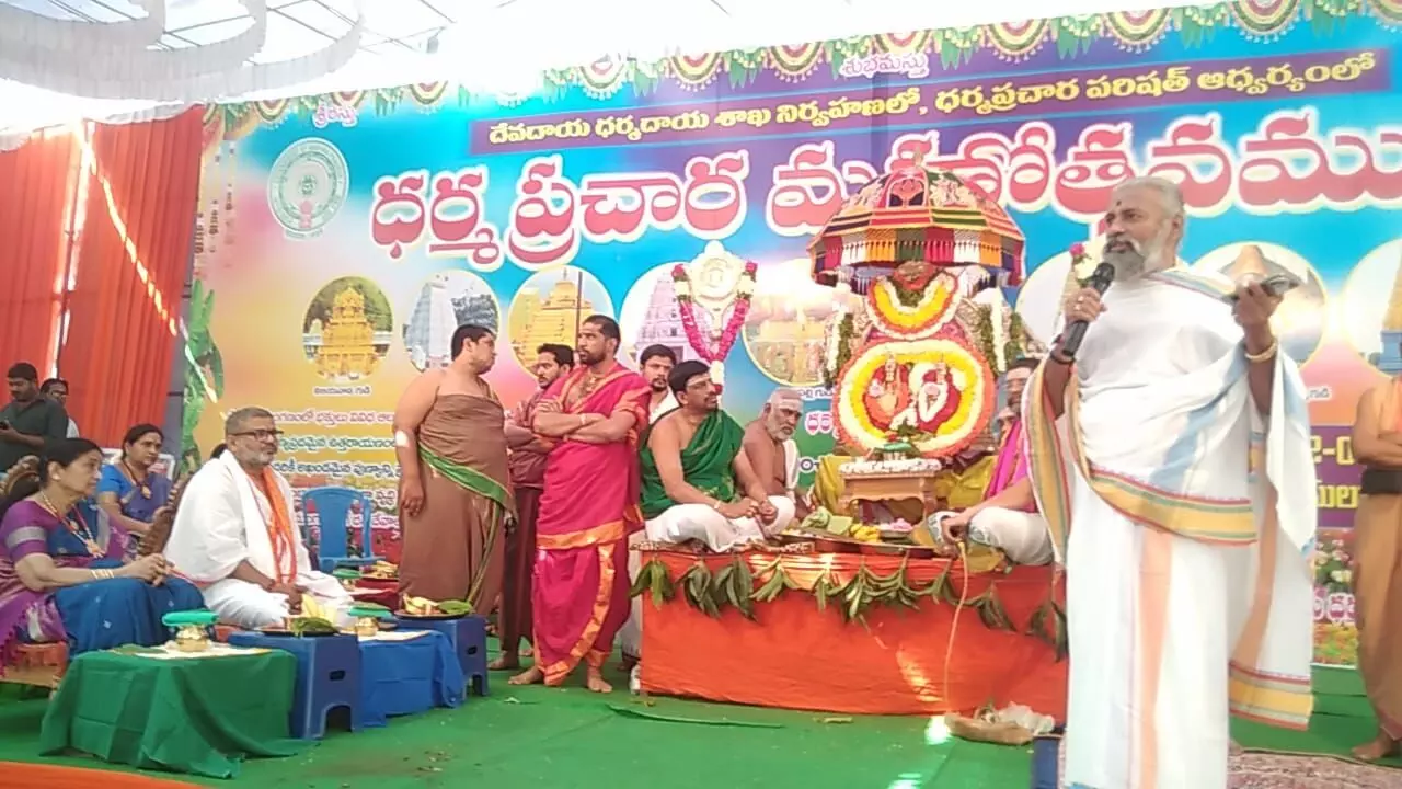 AP Endowment minister organises mass Vratas of Annavaram Satyadev in Tadepalligudem