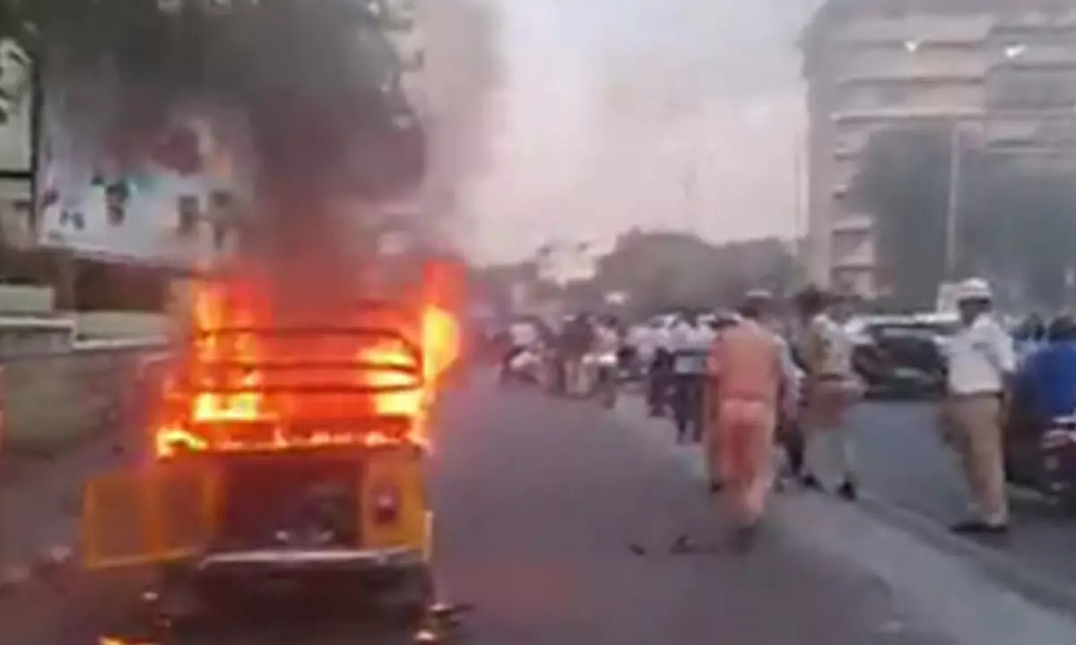 Auto rickshaw driver sets vehicle ablaze in Hyderabad in protest