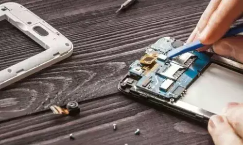 India cuts import duty on mobile phone components