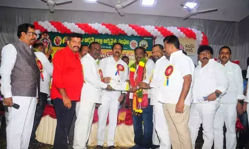 Alla Nani congratulates new committee of Arya Vaishyas Samgam