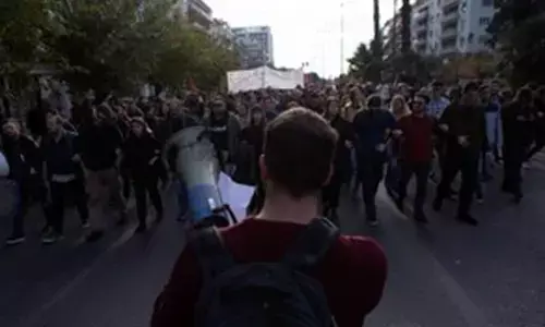 Greek farmers continue protests demanding govt pledged aid without delay