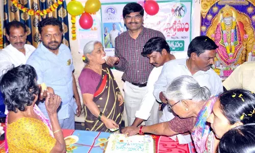 Children should treat parents with generosity, says Ambavaram Prabhakar Reddy
