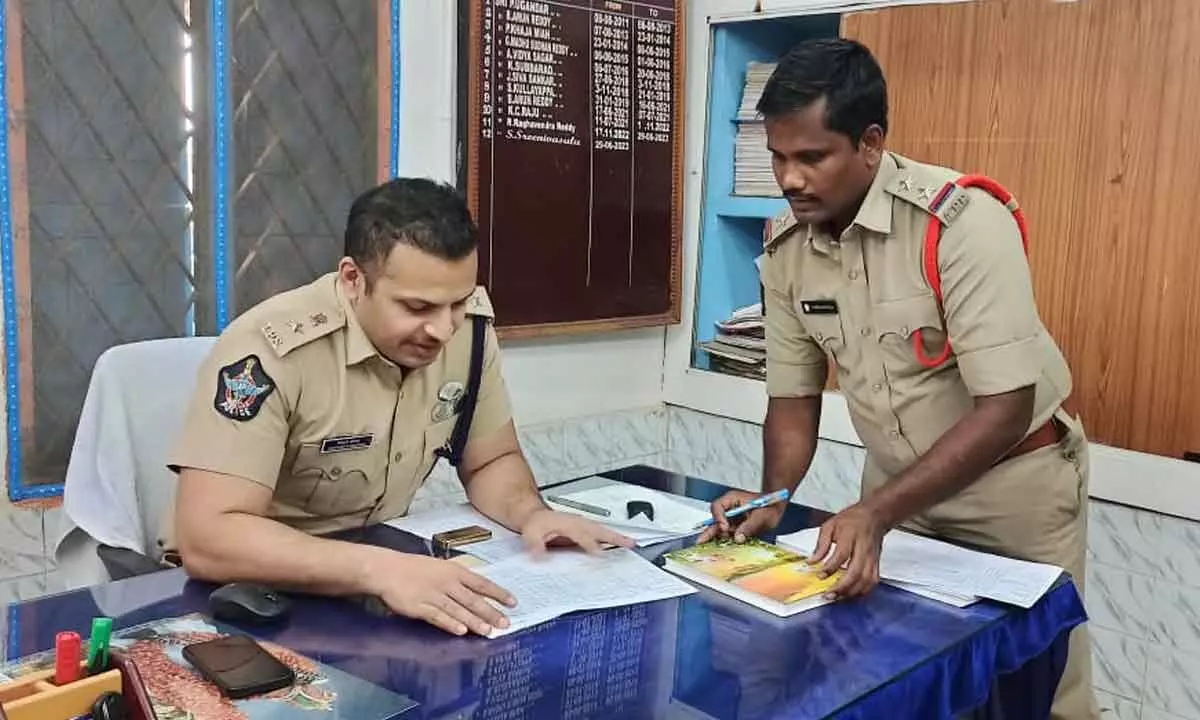 Kadapa SP Siddharth Kaushal makes surprise visit to Duvvur police station