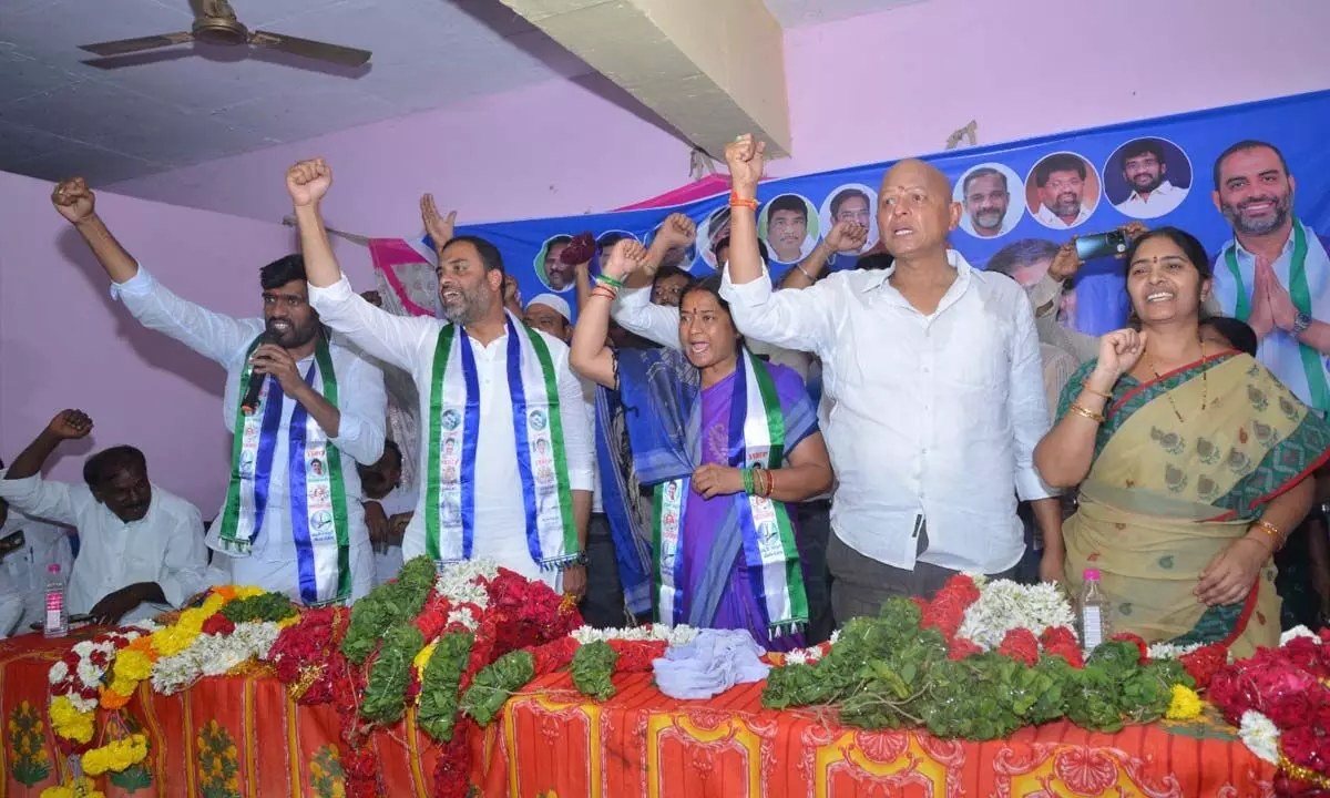Kadiri YSRCP incharge Maqbool and Hindupur Parliament in-charge calls cadre to prepare for upcoming elections