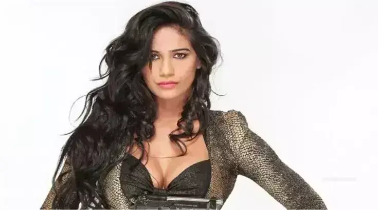 735px x 410px - Poonam Pandey Biography: Age, Career, Movies, Personal Life, family, Death,  Photos.