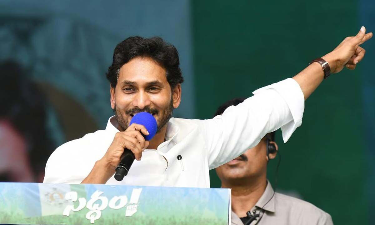 YS Jagan addresses at Eluru Siddham meeting, slams opposition, directs ...