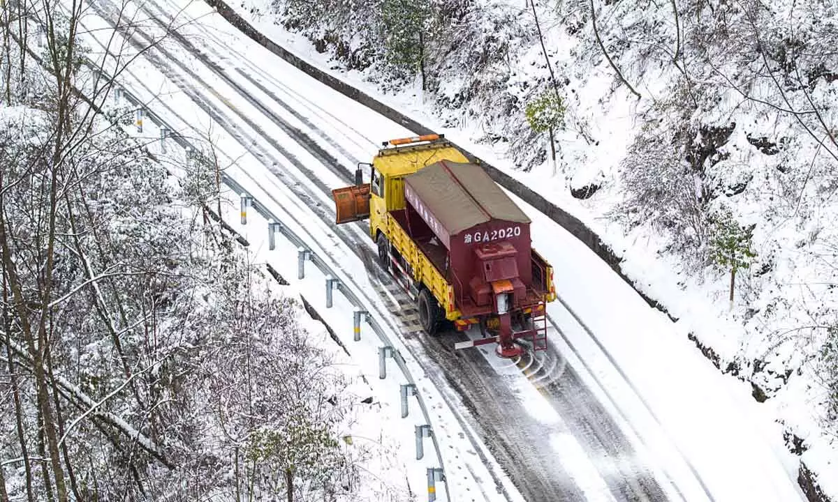 Amid Spring Festival travel rush, snowfall disrupts transport in China