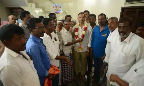 SMD Ismail meet Kadiri in-charge Maqbool, extends support