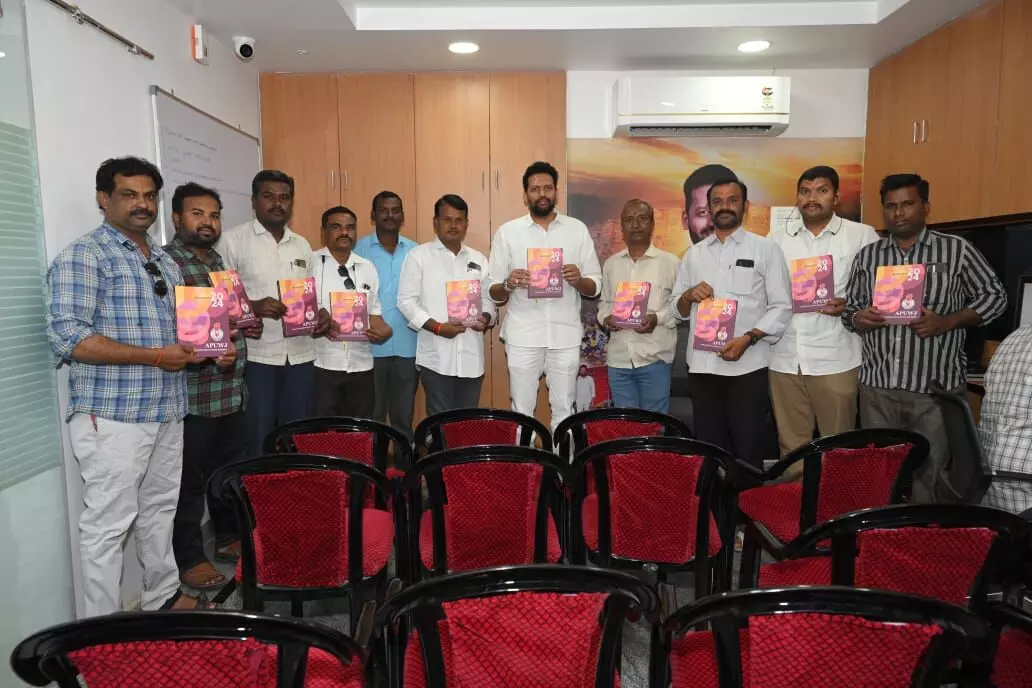 APUWJ  Union State Diary launched in Kurnool constituency
