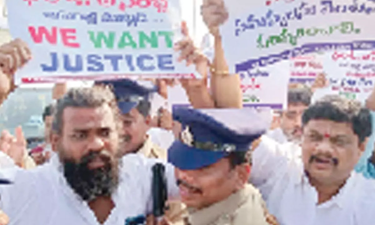 Chalo Assembly: Police lathi-charge agitating sarpanches