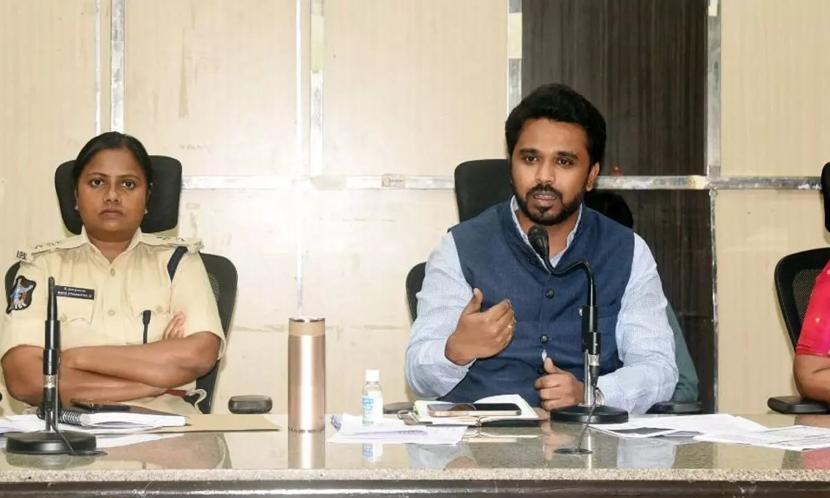 Collector Prasanna Venkatesh addressing officials at a preparatory meeting for general elections in Eluru on Tuesday