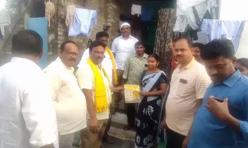 Nandyal Parliament TDP in-charge Mandra Sivananda Reddy conducts Bhavishyat ki Guarantee program