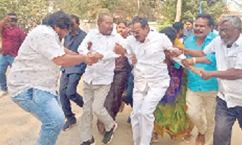 A mild tension prevailed during the no-confidence motion, in Yellandu town on Monday