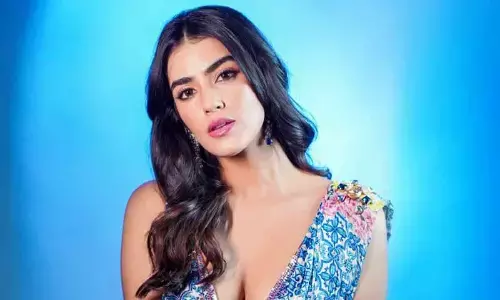 Kavya Thapar happy for sharing screen with Ravi Teja