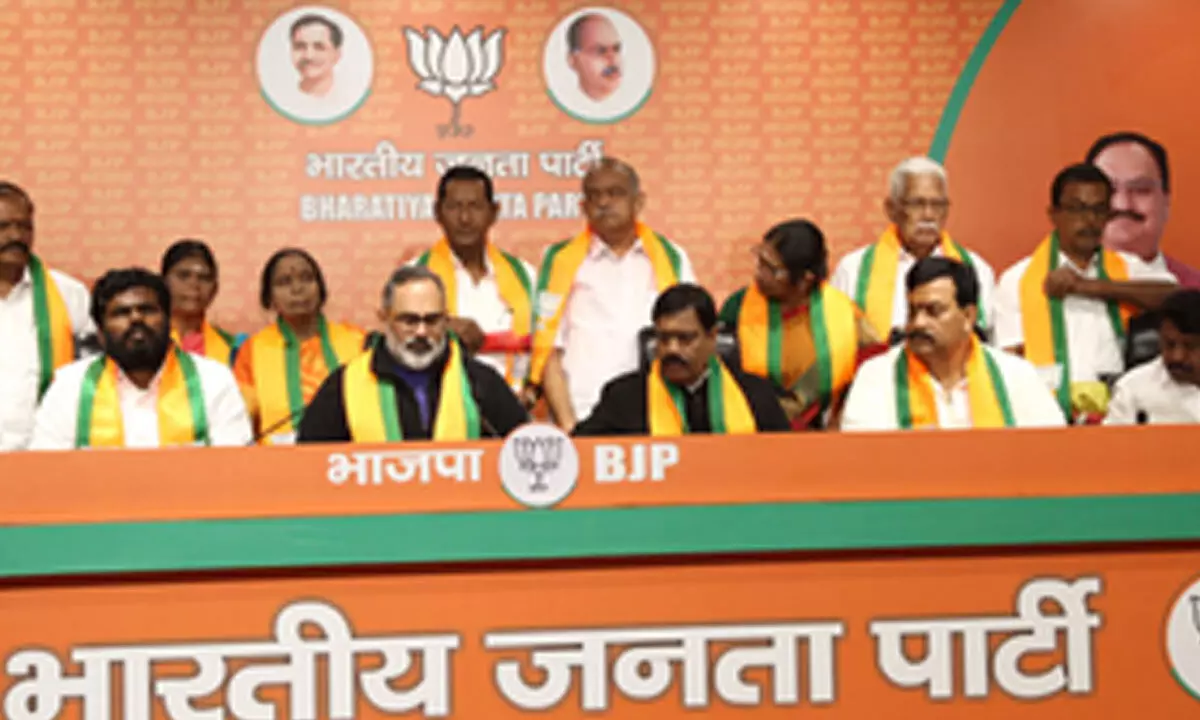 15 former MLAs, 1 ex-MP from Tamil Nadu join BJP